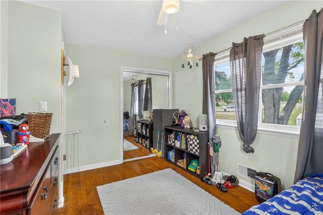110 N ridge Avenue, Liberty, MO 64068