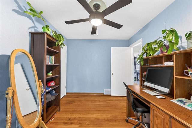 110 N ridge Avenue, Liberty, MO 64068