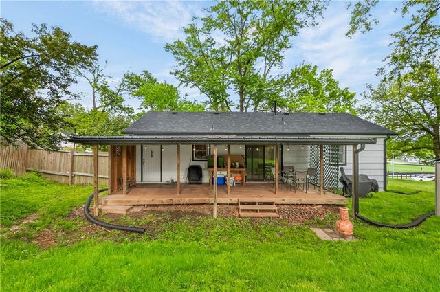 110 N ridge Avenue, Liberty, MO 64068