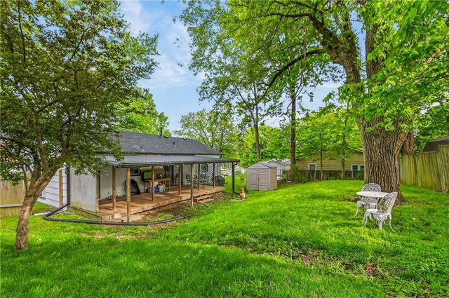 110 N ridge Avenue, Liberty, MO 64068