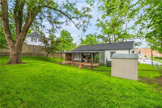 110 N ridge Avenue, Liberty, MO 64068