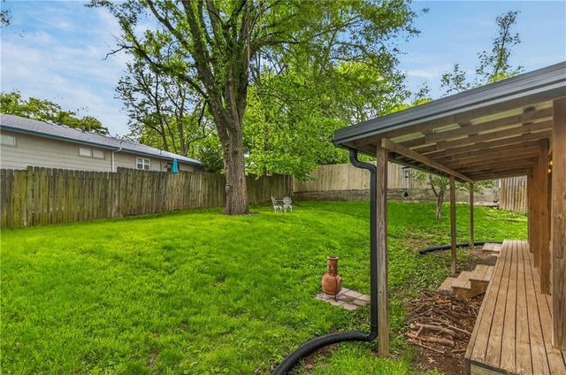 110 N ridge Avenue, Liberty, MO 64068