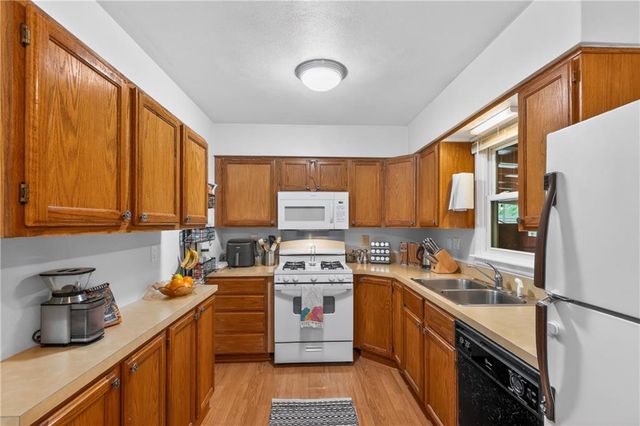 110 N ridge Avenue, Liberty, MO 64068