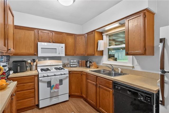 110 N ridge Avenue, Liberty, MO 64068