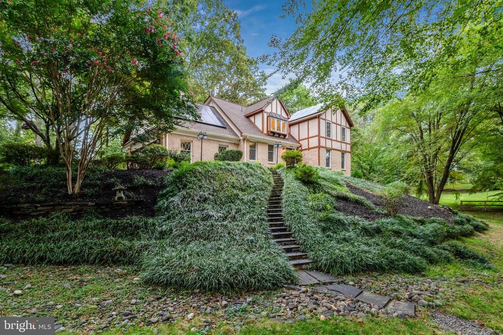 10510 HENDERSON RD, Fairfax Station, VA 22039