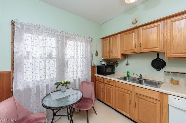 5601 Delora Avenue, Cleveland, OH 44144