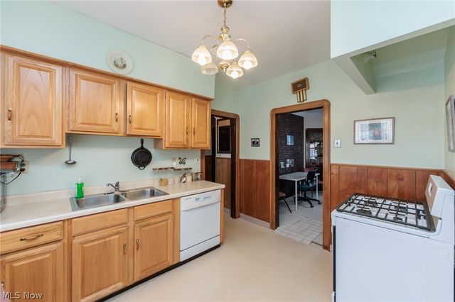 5601 Delora Avenue, Cleveland, OH 44144