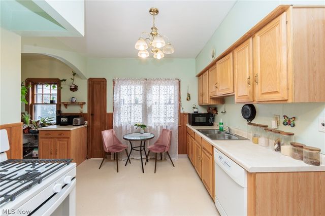 5601 Delora Avenue, Cleveland, OH 44144