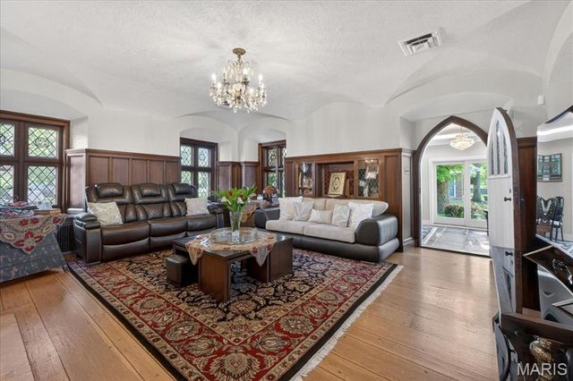 1601 S Warson Road, Ladue, MO 63124