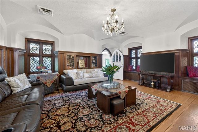 1601 S Warson Road, Ladue, MO 63124