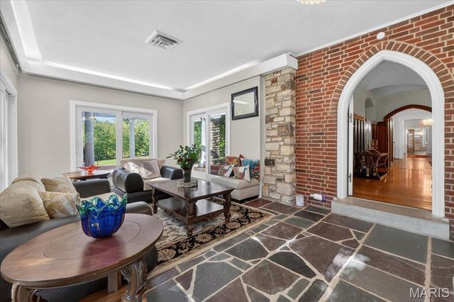 1601 S Warson Road, Ladue, MO 63124