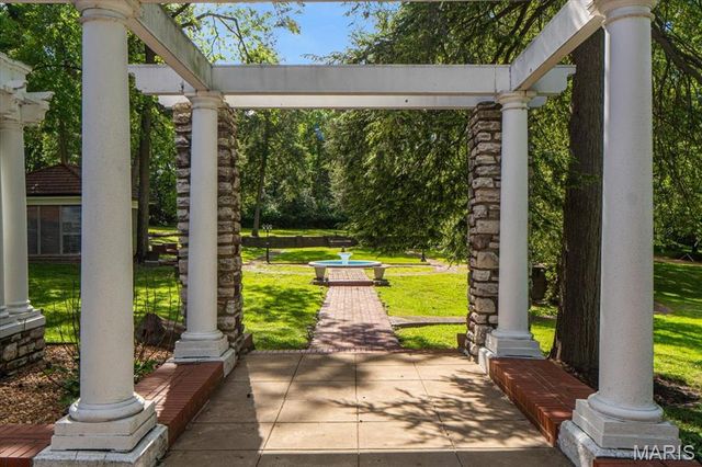 1601 S Warson Road, Ladue, MO 63124