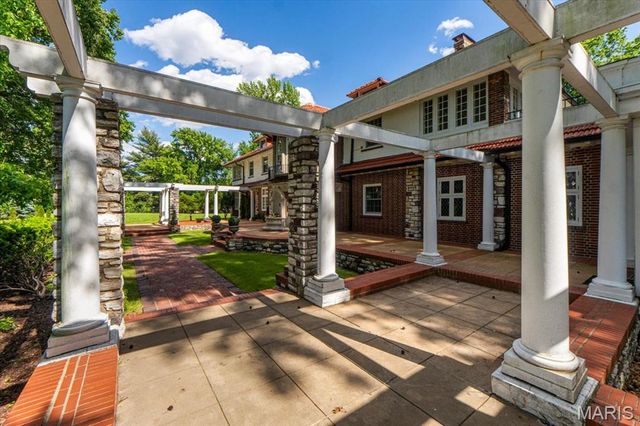 1601 S Warson Road, Ladue, MO 63124