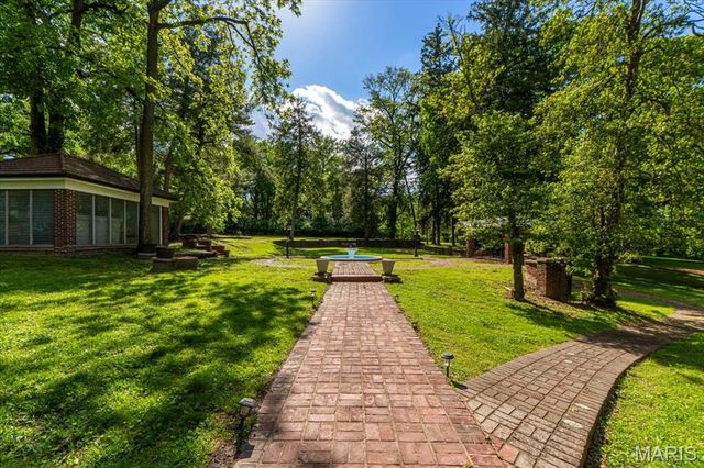 1601 S Warson Road, Ladue, MO 63124