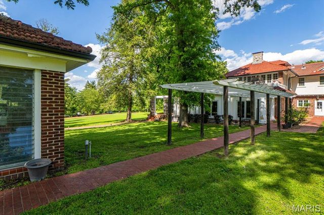 1601 S Warson Road, Ladue, MO 63124