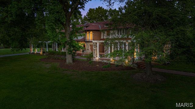 1601 S Warson Road, Ladue, MO 63124