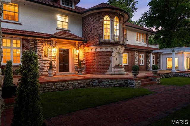 1601 S Warson Road, Ladue, MO 63124