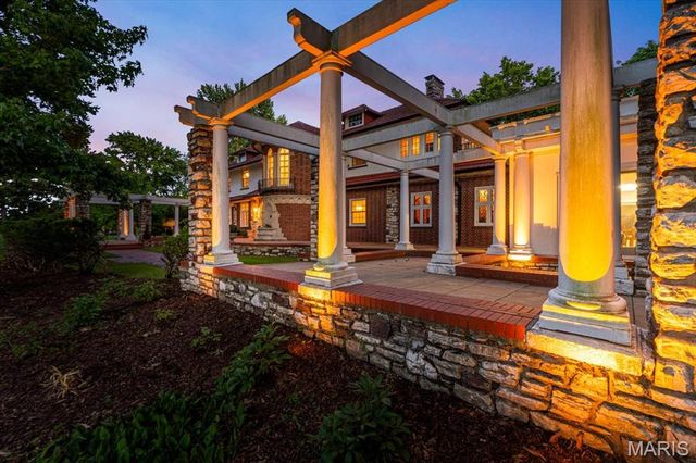 1601 S Warson Road, Ladue, MO 63124