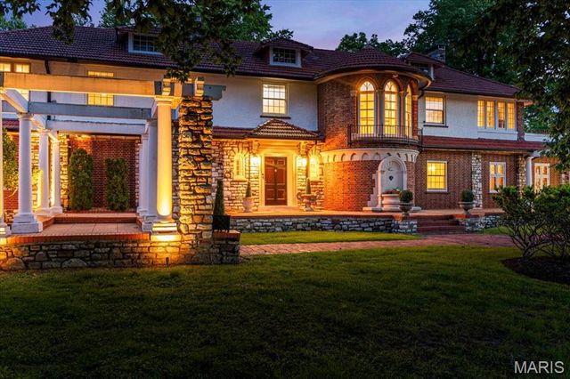 1601 S Warson Road, Ladue, MO 63124