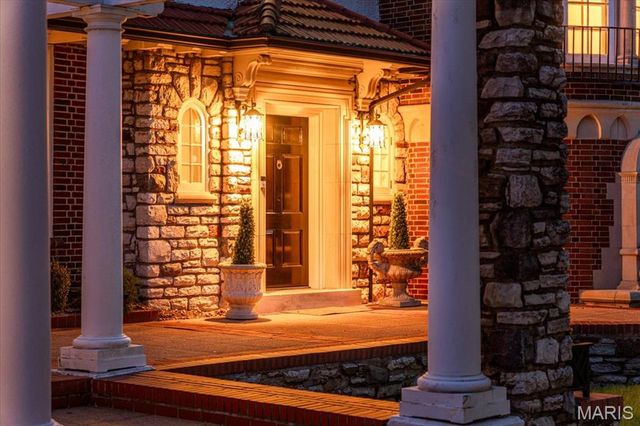1601 S Warson Road, Ladue, MO 63124