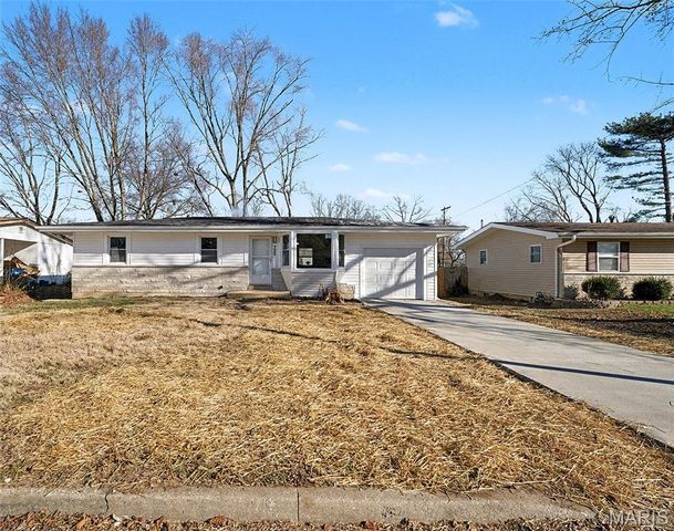 725 Riderwood Drive, Hazelwood, MO 63042