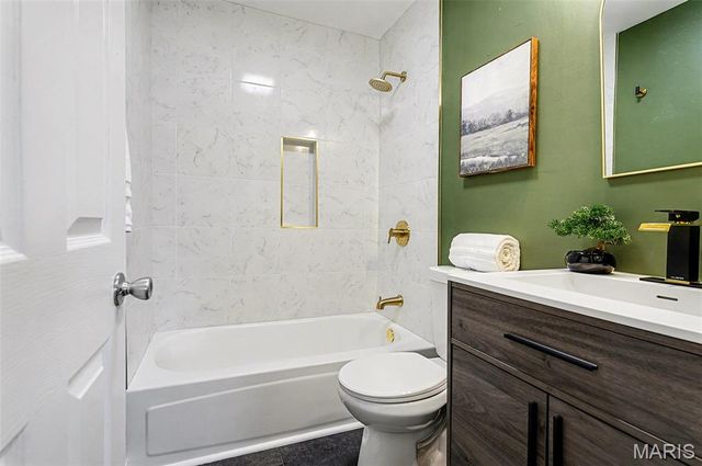 725 Riderwood Drive, Hazelwood, MO 63042