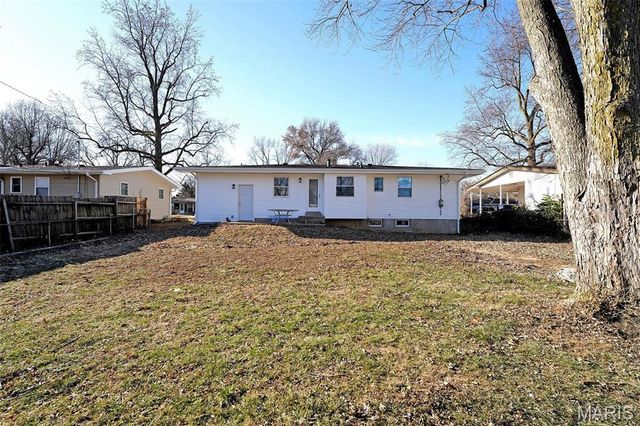 725 Riderwood Drive, Hazelwood, MO 63042