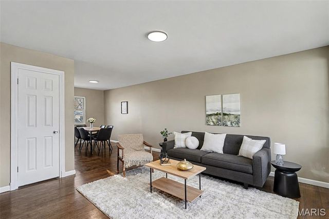 725 Riderwood Drive, Hazelwood, MO 63042