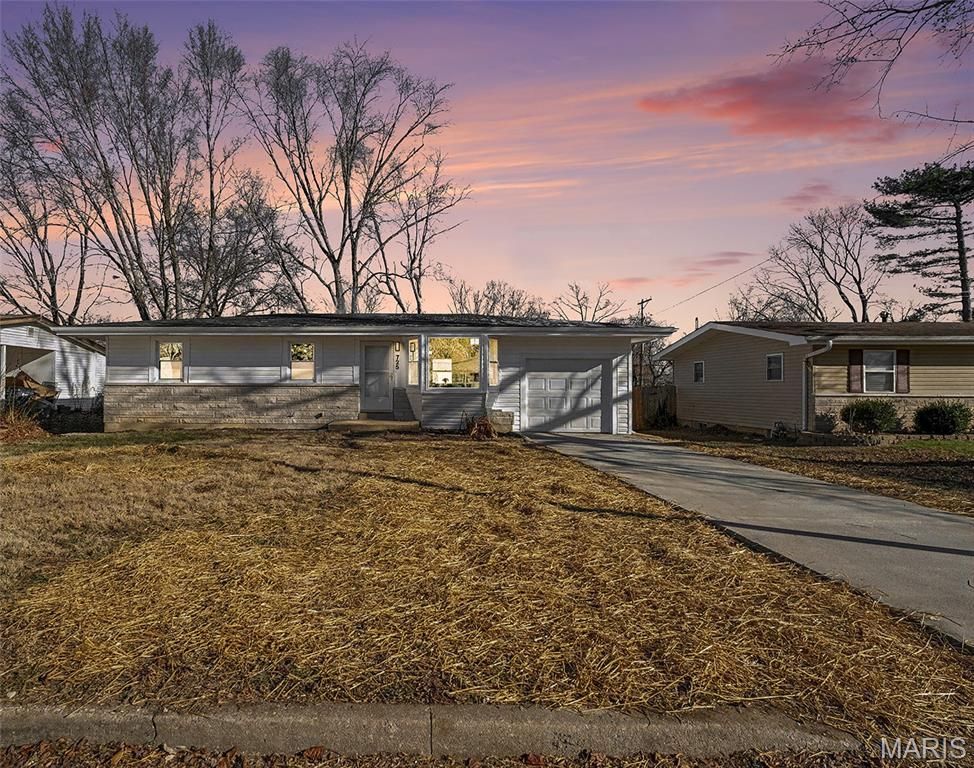 725 Riderwood Drive, Hazelwood, MO 63042
