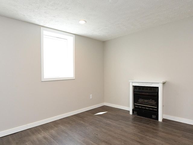 6 HALL Street, Council Bluffs, IA 51503