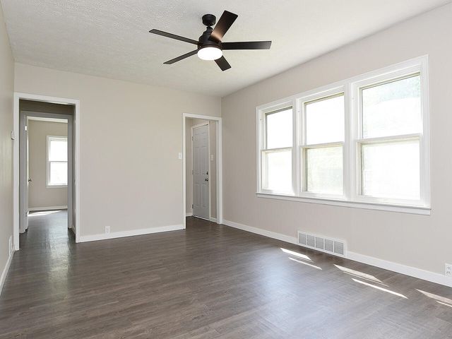 6 HALL Street, Council Bluffs, IA 51503