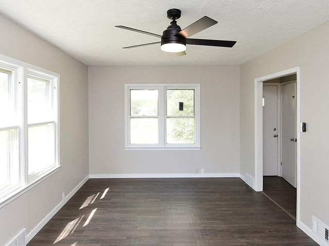 6 HALL Street, Council Bluffs, IA 51503