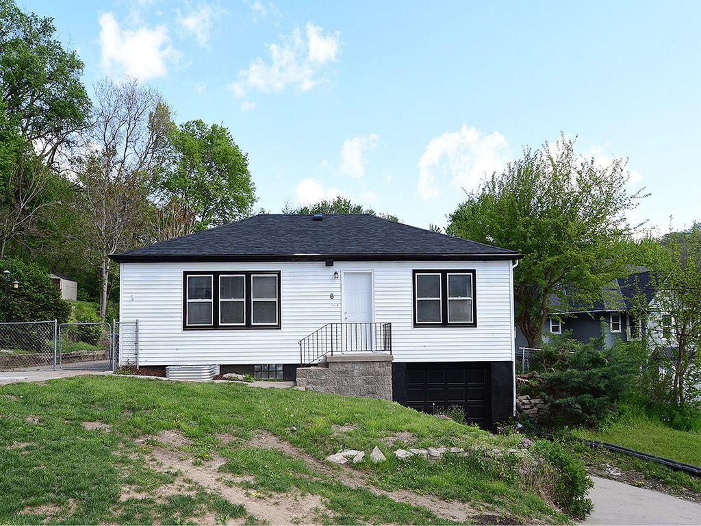 6 HALL Street, Council Bluffs, IA 51503
