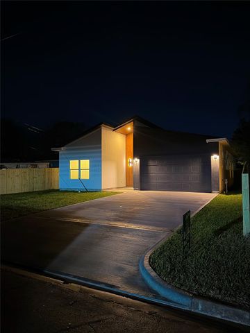 103 E Lobit Avenue, Baytown, TX 77520