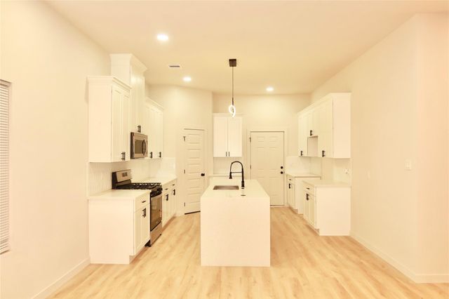 103 E Lobit Avenue, Baytown, TX 77520