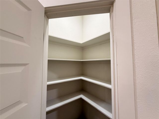 103 E Lobit Avenue, Baytown, TX 77520