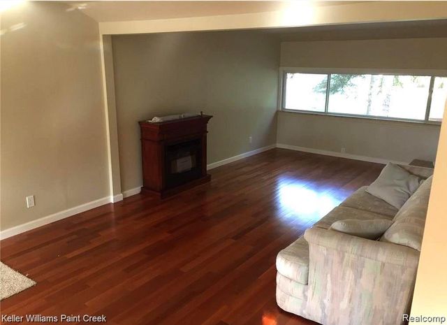 1886 Ruby Avenue, Rochester Hills, MI 48309