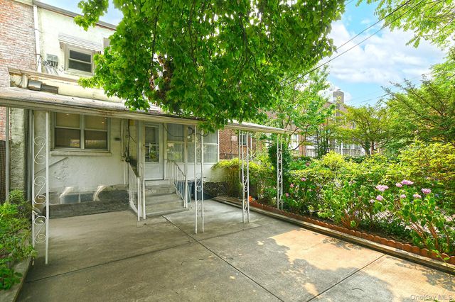 3250 32nd Street, Astoria, NY 11106