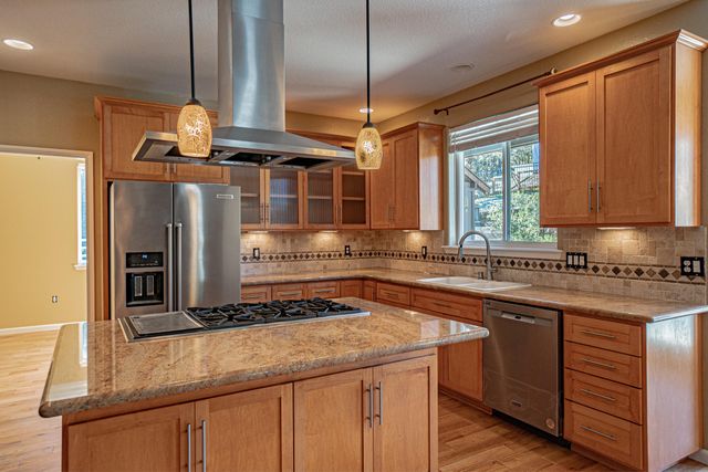 1776 Birdseye Creek Road, Gold Hill, OR 97525
