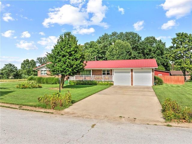 89 Creekview Road, Harrison, AR 72601