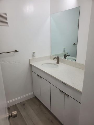 215 SE 3rd Avenue 206D, Hallandale Beach, FL 33009