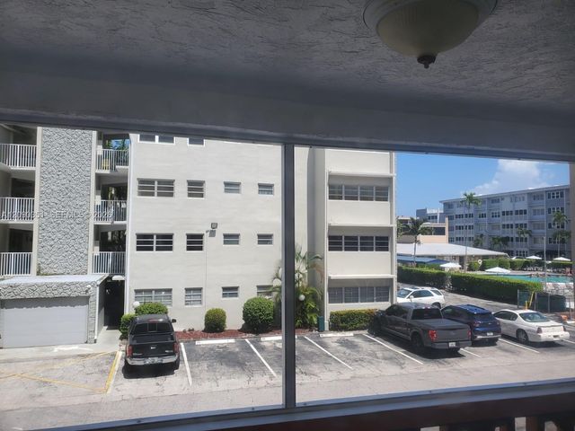 215 SE 3rd Avenue 206D, Hallandale Beach, FL 33009