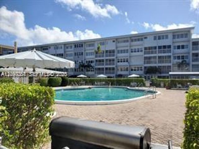 215 SE 3rd Avenue 206D, Hallandale Beach, FL 33009
