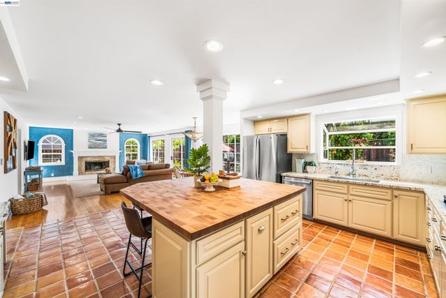 5207 Crestline Way, Pleasanton, CA 94566