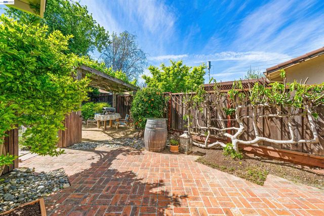 5207 Crestline Way, Pleasanton, CA 94566