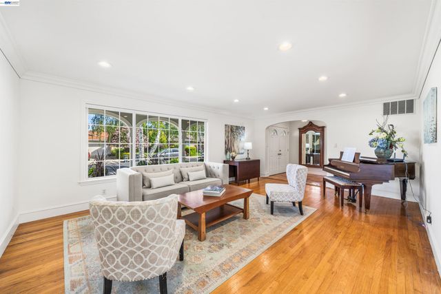 5207 Crestline Way, Pleasanton, CA 94566