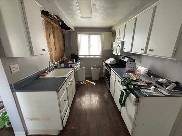 617 Grandview Ave, Clairton, PA 15025