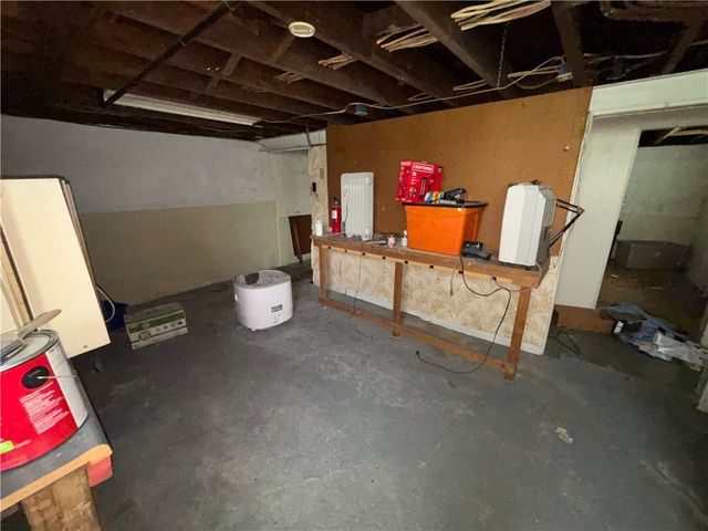 617 Grandview Ave, Clairton, PA 15025