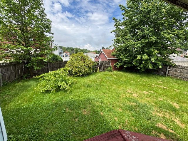 617 Grandview Ave, Clairton, PA 15025