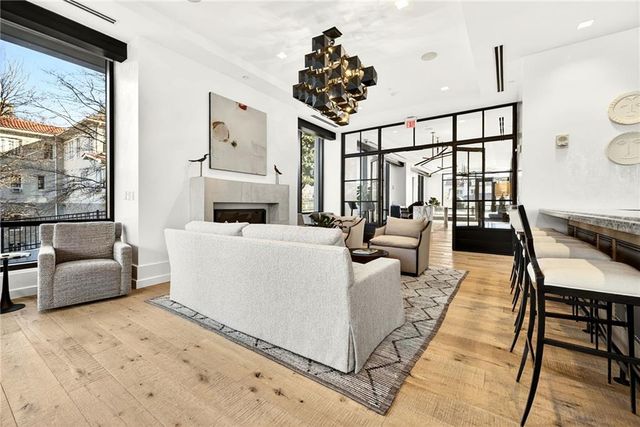 2520 Peachtree NW Road 1003, Atlanta, GA 30305